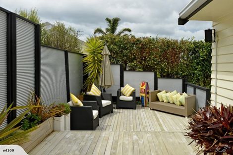 Photo of property in 15 Sunnynook Road, Forrest Hill, Auckland, 0620