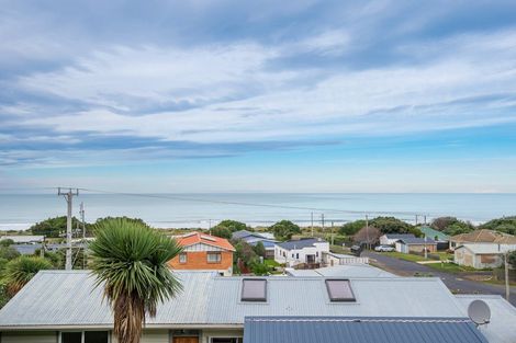 Photo of property in 33 Queen Street, Brighton, Dunedin, 9035
