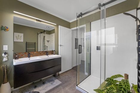 Photo of property in 20 Patterson Road, Hurworth, New Plymouth, 4371