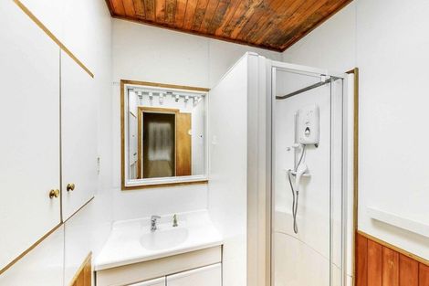 Photo of property in 42 Versailles Street, Karori, Wellington, 6012