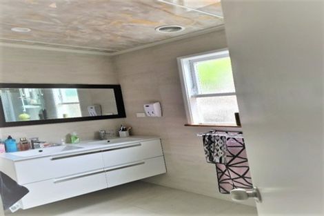 Photo of property in 1 Rosalind Road, Glenfield, Auckland, 0629