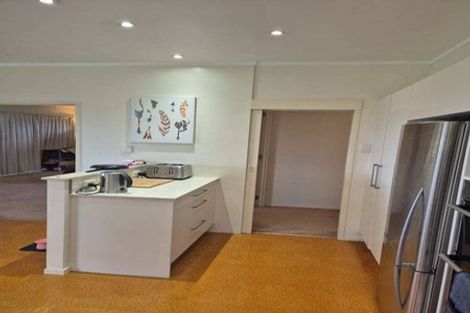Photo of property in 547 Glenfield Road, Glenfield, Auckland, 0629
