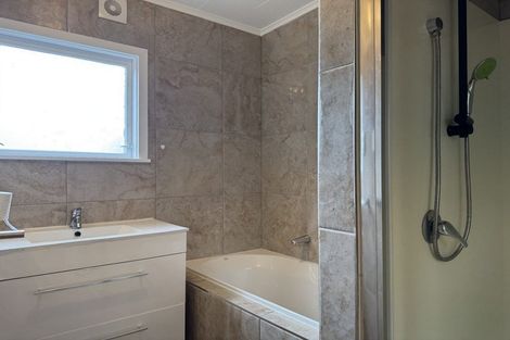 Photo of property in 16 Cheval Drive, Totara Vale, Auckland, 0629