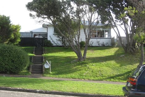 Photo of property in 4 Wiltshire Place, Cannons Creek, Porirua, 5024