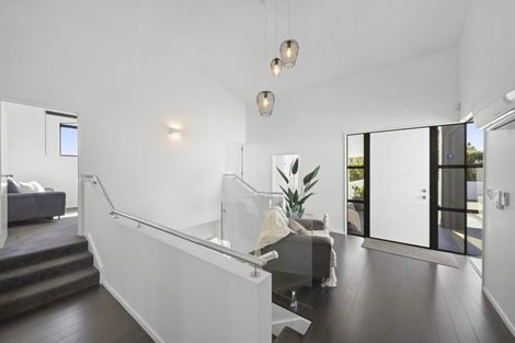 Photo of property in 8 Valley View, Mount Pleasant, Christchurch, 8081