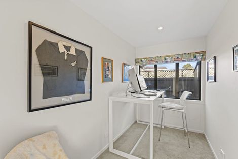 Photo of property in 21 Garreg Road, Fendalton, Christchurch, 8052