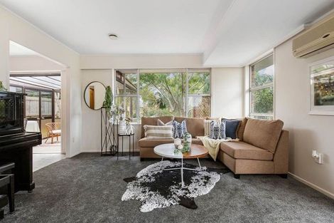 Photo of property in 122 Whangaparaoa Road, Red Beach, 0932