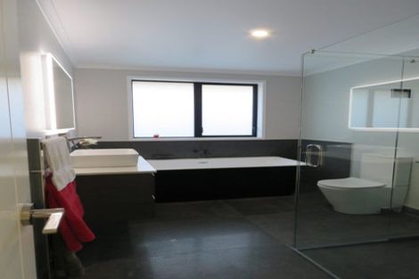 Photo of property in 2 Paapaka Way, Waiuku, 2123