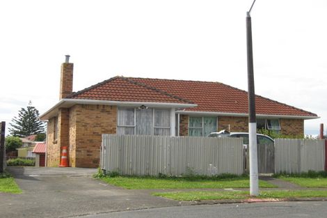 Photo of property in 17 Humphreys Place, Mangere, Auckland, 2022