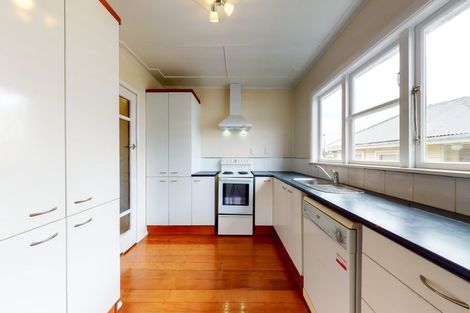 Photo of property in 26 Robert Street, Newlands, Wellington, 6037