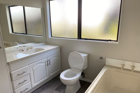 Photo of property in 3 Kaurilands Road, Titirangi, Auckland, 0604