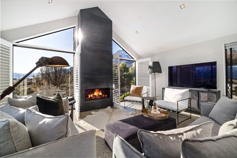 Photo of property in 1 Mckellar Drive, Jacks Point, Queenstown, 9371