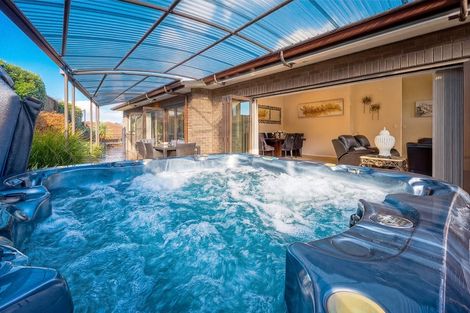 Photo of property in 77 San Marino Drive West, Henderson, Auckland, 0612