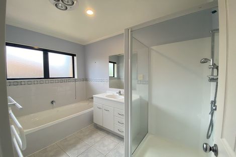 Photo of property in 23 Dairyland Drive, East Tamaki Heights, Auckland, 2016