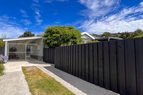 Photo of property in 2 Roscoe Street, Saint Martins, Christchurch, 8022