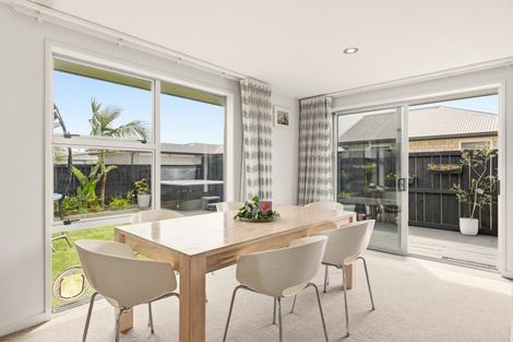 Photo of property in 11 Coutts Street, Papamoa Beach, Papamoa, 3118