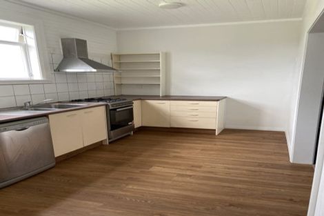 Photo of property in 94 Endeavour Street, Lyall Bay, Wellington, 6022