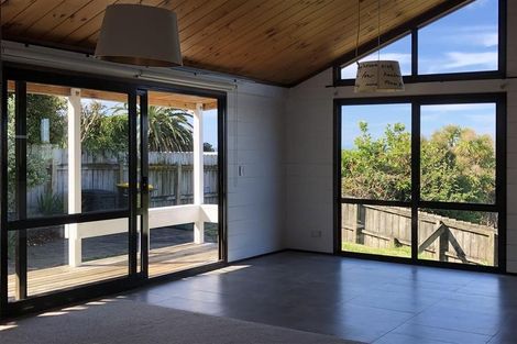 Photo of property in 2/124 Bucklands Beach Road, Bucklands Beach, Auckland, 2012