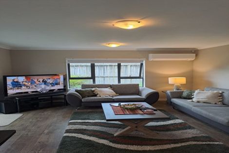 Photo of property in 2 Kirikiri Drive, Papakura, 2110