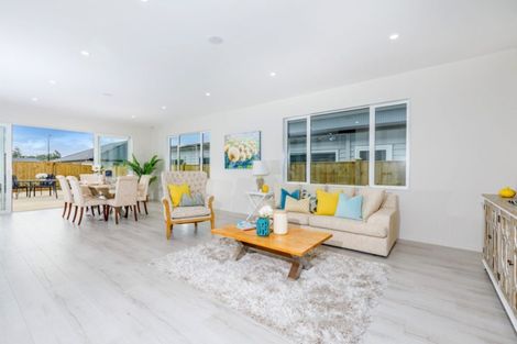 Photo of property in 62 Schoolside Road, Kumeu, 0810