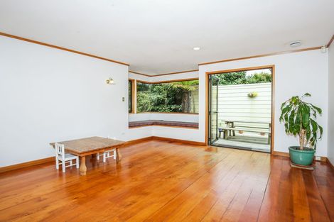 Photo of property in 2 Grovelands Way, Titirangi, Auckland, 0604