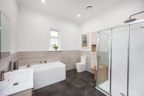 Photo of property in 7 Pirie Street, Palmerston North, 4410