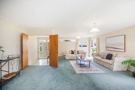 Photo of property in 17 Chilton Grove, Hokowhitu, Palmerston North, 4410