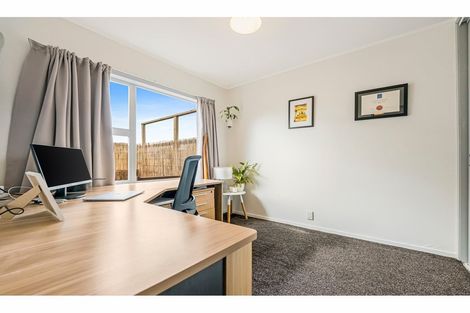 Photo of property in 1 Golf Road, New Lynn, Auckland, 0600