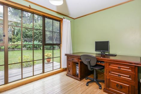 Photo of property in 2 Grovelands Way, Titirangi, Auckland, 0604