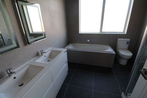 Photo of property in 17 Grove Way, Riverhead, 0820