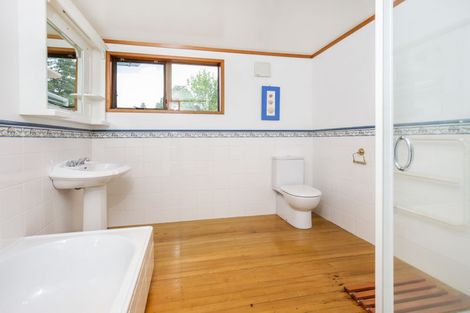 Photo of property in 2 Grovelands Way, Titirangi, Auckland, 0604