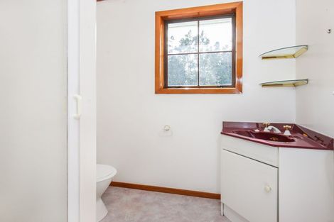 Photo of property in 2 Grovelands Way, Titirangi, Auckland, 0604