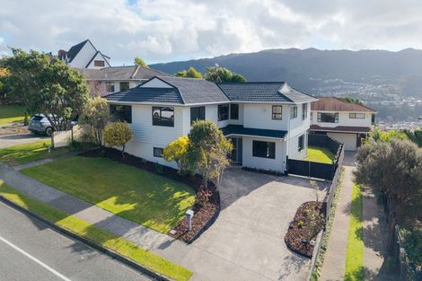 Photo of property in 60 Woodman Drive, Tawa, Wellington, 5028