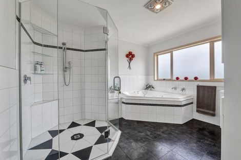 Photo of property in 550 Mountain Road, Lepperton, New Plymouth, 4373