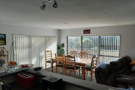 Photo of property in 12 Ozone Road, Stanmore Bay, Whangaparaoa, 0932