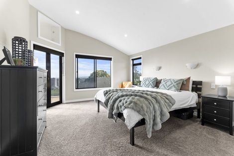 Photo of property in 1 Arden Place, Oakura, 4314