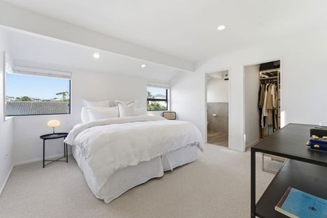 Photo of property in 2/11 Seaview Road, Castor Bay, Auckland, 0620