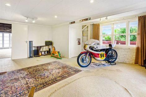 Photo of property in 1/53 Uxbridge Road, Mellons Bay, Auckland, 2014