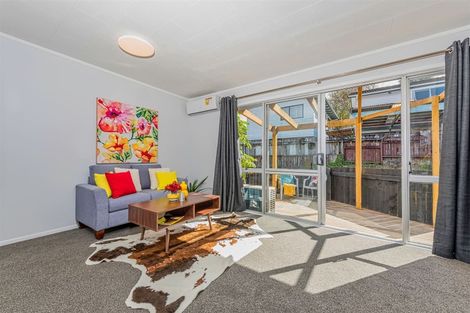 Photo of property in 1/26 Kemp Road, Massey, Auckland, 0614
