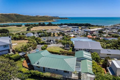 Photo of property in 16 Mana View Road, Paremata, Porirua, 5026