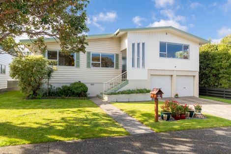 Photo of property in 5 Ardal Grove, Tirohanga, Lower Hutt, 5010