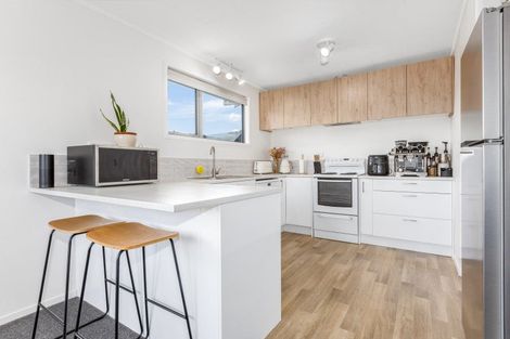 Photo of property in 4 Staysail Place, Whitby, Porirua, 5024