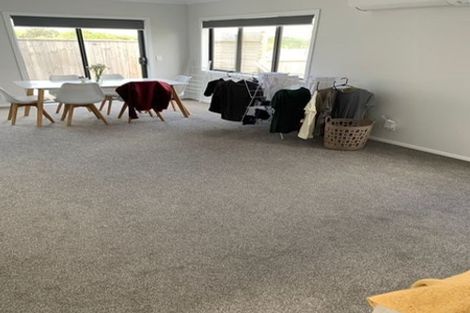 Photo of property in 29b Glanmire Road, Newlands, Wellington, 6037