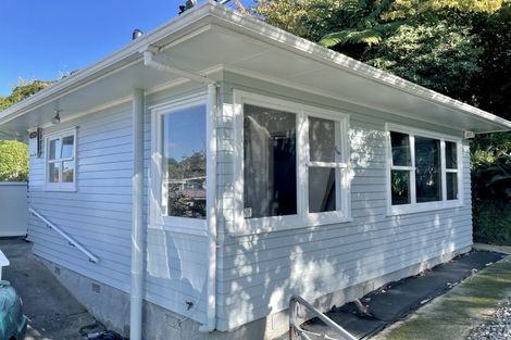 Photo of property in 3 Gahagan Way, Newlands, Wellington, 6037