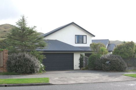 Photo of property in 2 Furlong Crescent, Churton Park, Wellington, 6037