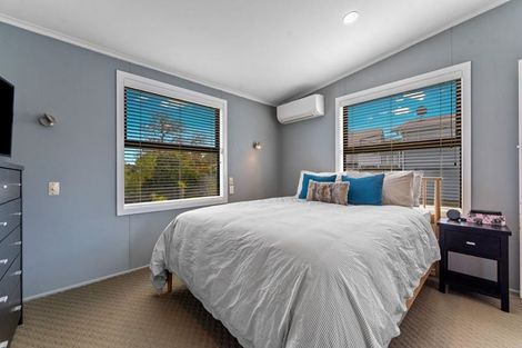 Photo of property in 6d Buisson Glade, West Harbour, Auckland, 0618