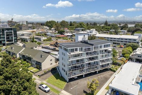 Photo of property in 3/22 Cliff Road, Tauranga, 3110