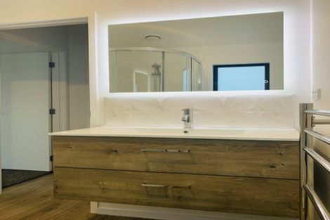 Photo of property in 1056 Peak Road, Helensville, 0875