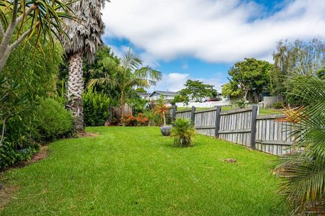 Photo of property in 14 Roick Parade, Glen Eden, Auckland, 0602