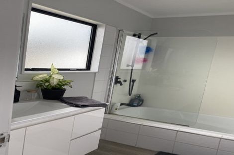 Photo of property in 72 Gallony Avenue, Massey, Auckland, 0614